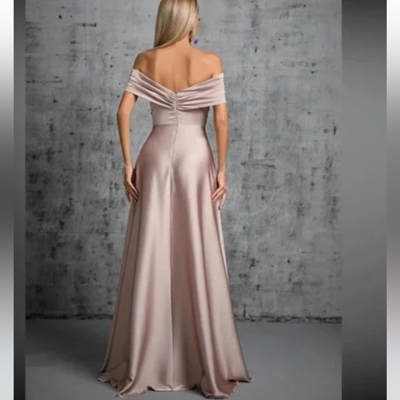 Luxe green off shoulder party formal evening satin gown dress - Picture 15 of 16
